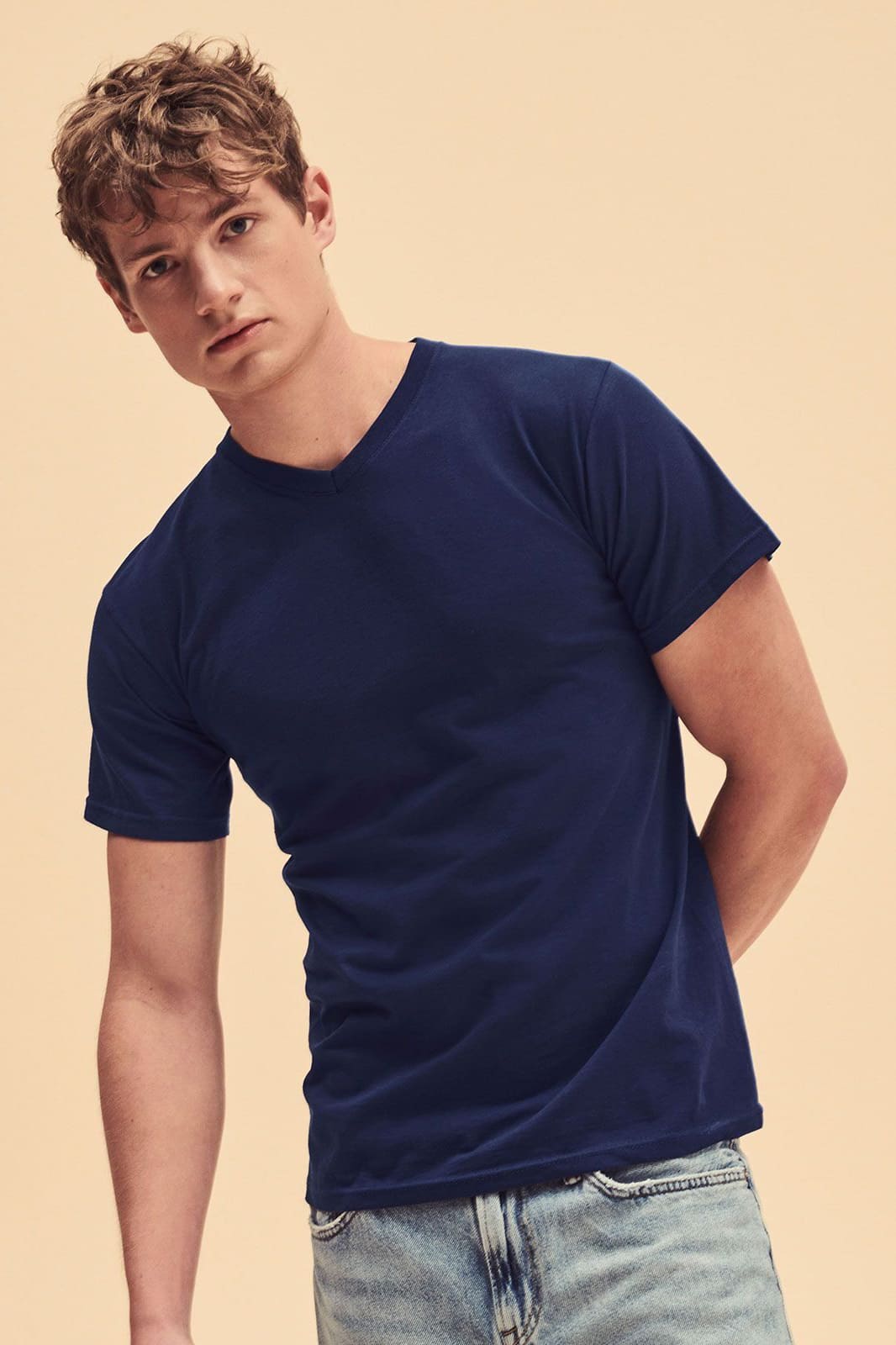 T-Shirt Fruit of the Loom Valueweight scollo a V 165 gr.